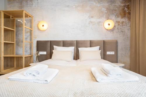 Ένα ή περισσότερα κρεβάτια σε δωμάτιο στο BLUE HORIZON Self Check-in, Free Garage Parking, Invoice