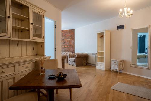 a living room with a table and a couch at Aria Suites in Târgovişte