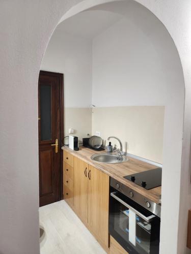 Η κουζίνα ή μικρή κουζίνα στο Traditional Apartments Alexandra