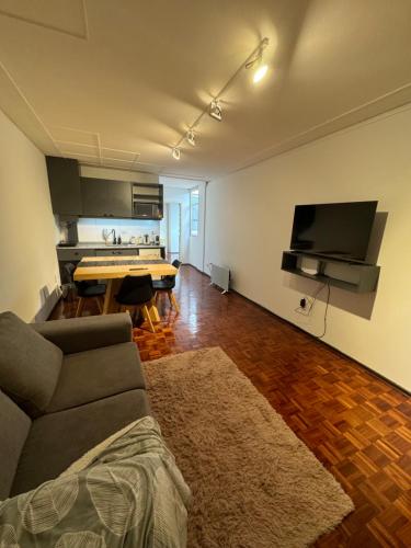 a living room with a couch and a table at Hermoso Dpto céntrico in Mendoza