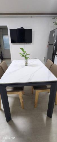 Gwangalli Tahee Houseにあるテレビまたはエンターテインメントセンター