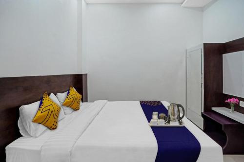 Hotel ANGAN UDAIPURにあるベッド