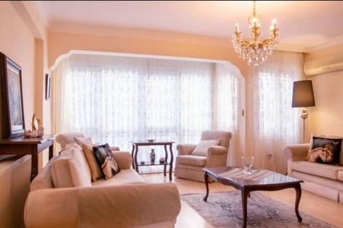 Ruang duduk di Charming Sea View House in Konak