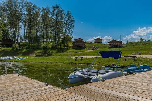 "Wioska Wakacyjna Glamila" Mazury, nad jeziorem, podgrzewany basen, Glamping i domki rodzinne