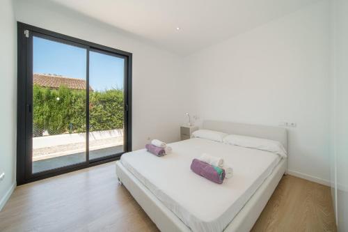 Ένα ή περισσότερα κρεβάτια σε δωμάτιο στο Villa Ca Na Rosa With Private Pool