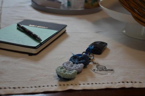 a pen and a keychain on a table with a book at Casa Framama in Piobesi dʼAlba