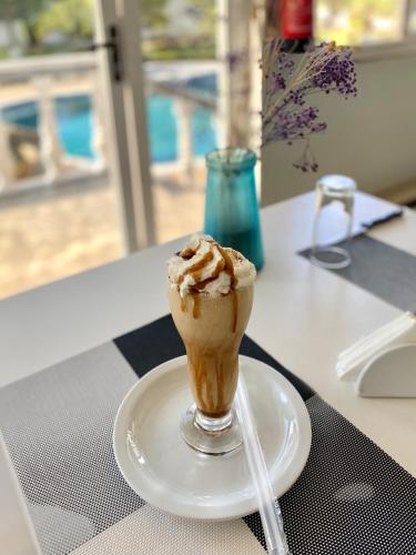 Comida en o cerca de este hotel
