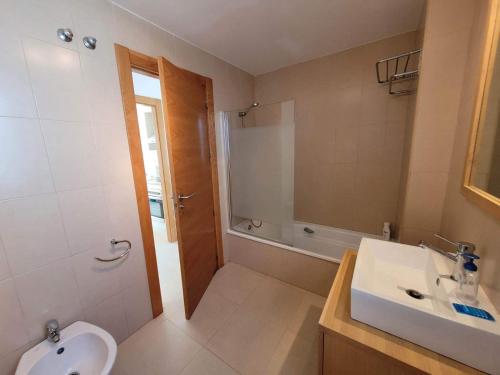 Koupelna v ubytování 2 chambres à coucher à Sucina