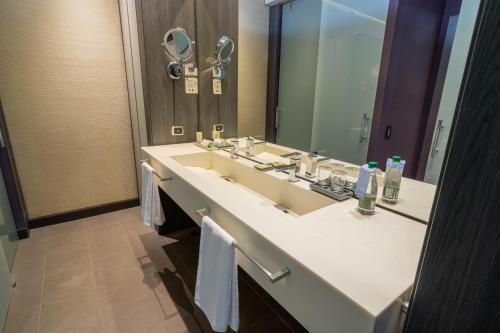 Ένα μπάνιο στο GHL Bioxury Hotel