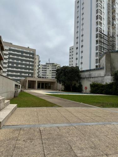 El edificio en el que está la habitación en casa particular