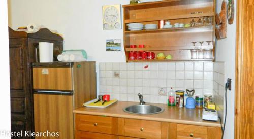 a small kitchen with a sink and a refrigerator at Guesthouse Klearchos in Palaios Panteleimonas