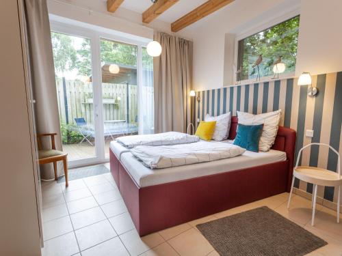 a bedroom with a bed in a room with a window at Ejas Haus am Meer in Lubmin