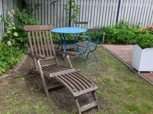 a table and a chair and a table and a table and chairs at Ejas Haus am Meer in Lubmin