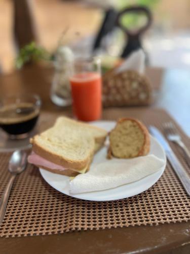 Makanan di atau berdekatan inn ini
