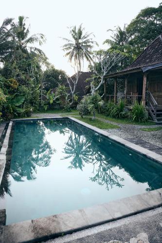 Kolam renang di atau dekat dengan Lembah Sentosa