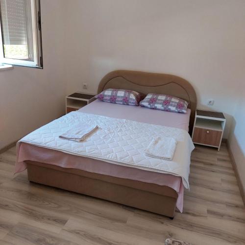 Ένα ή περισσότερα κρεβάτια σε δωμάτιο στο Apartman NS