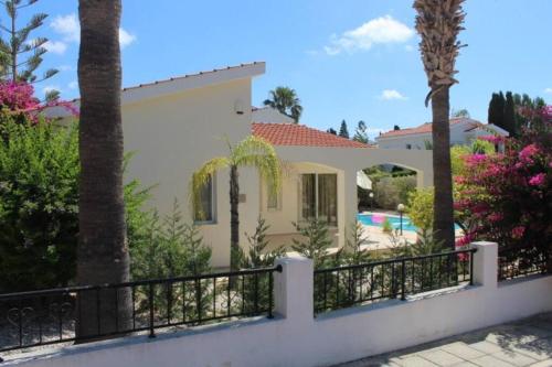 Bazén v ubytování Villa & pool 3 bedrooms 2 minutes from the beach nebo v jeho okolí