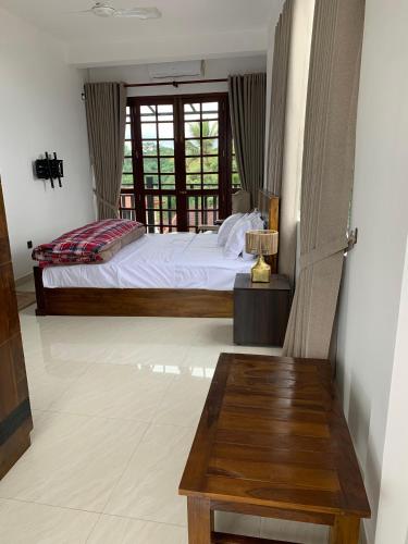 a bedroom with a bed and a window at Galkaduwa360 Villa in Kandy