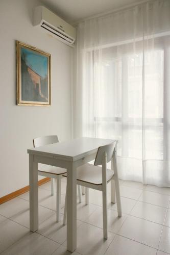 a white table and chairs in a white room at FAVILLA - Lanciano Studios & Apartments in Lanciano