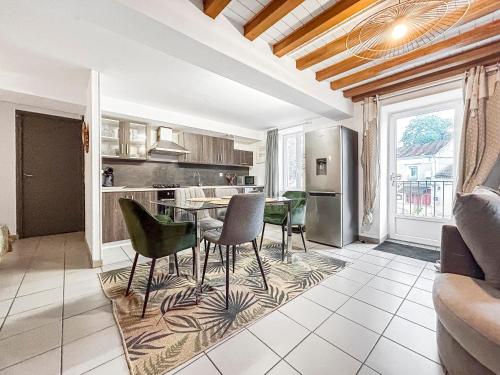 a kitchen with a table and chairs in a room at Détente voisine du Domaine Royal in Randan