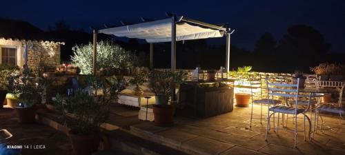 Φωτογραφία από το άλμπουμ του Chambre d'hôtes chez Maguy B-Villa Makeire στη Gordes