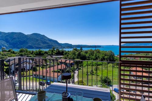 a balcony with a view of the water and mountains at Oasi Attico in Cissano