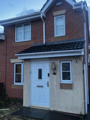 Brades Rise House - 3 bedroom house with 2 toilets with a private garden photo 16