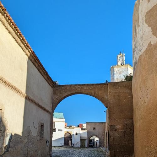 an archway in an alley between two buildings at Dar Ettaki Workation Riad Cité Portugaise Mazagan in El Jadida