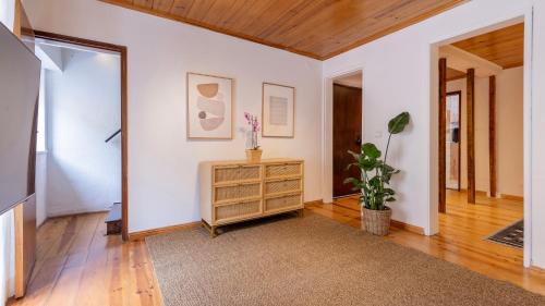 The Lisbon Serenity Apartment by LovelyStay