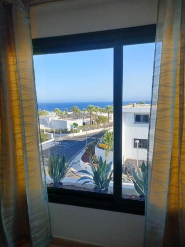 Sunny Corner, delux apartment vista mar and pool