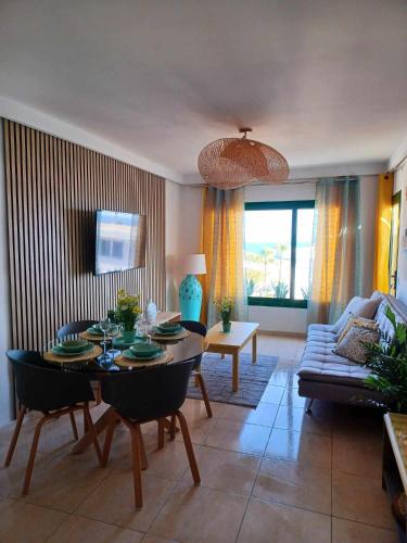 Sunny Corner, delux apartment vista mar and pool