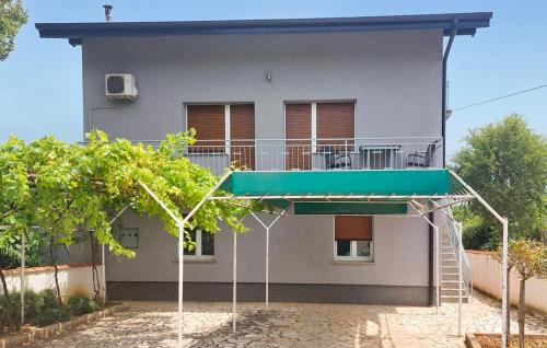 2 Bedroom Gorgeous Apartment In Pula