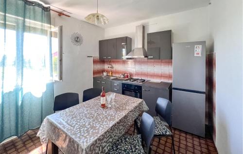 2 Bedroom Gorgeous Apartment In Pula
