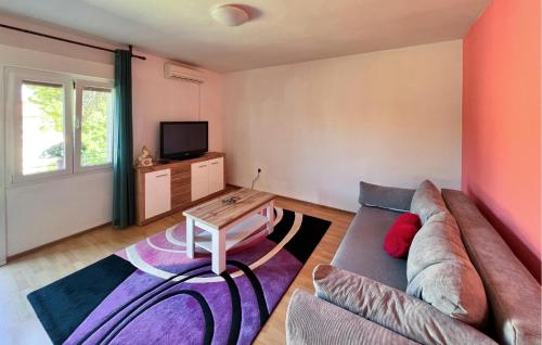 2 Bedroom Gorgeous Apartment In Pula