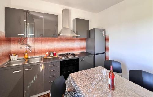 2 Bedroom Gorgeous Apartment In Pula