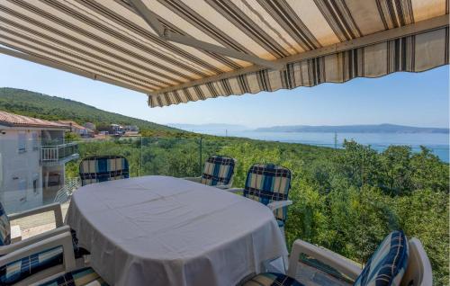 3 Bedroom Cozy Apartment In Crikvenica