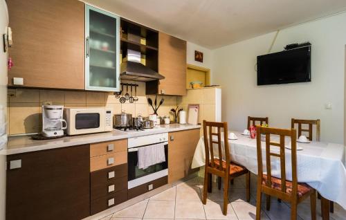 Stunning Apartment In Split With Wifi