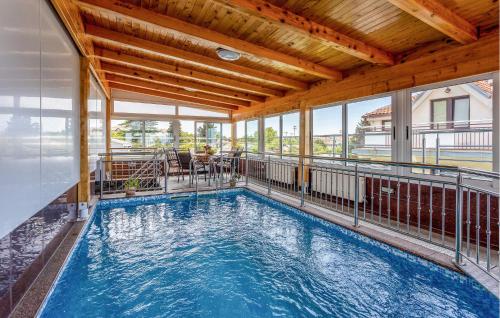 4 Bedroom Awesome Apartment In Selce