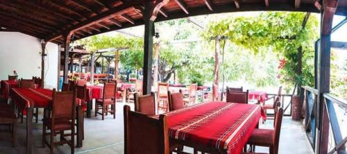 Комплекс Тракийски станにあるレストランまたは飲食店