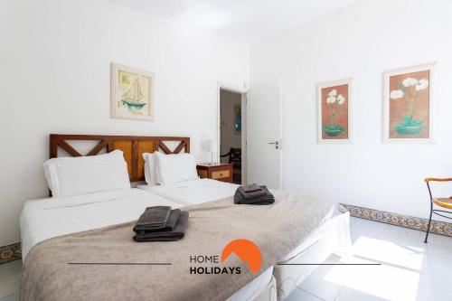 Ένα ή περισσότερα κρεβάτια σε δωμάτιο στο #134 Vila Dias 2 by Home Holidays