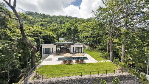 Κήπος έξω από το Villa Alba