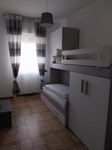 a room with a window and a shelf with a couch at Casa vacanze l'orchidea in Lecce