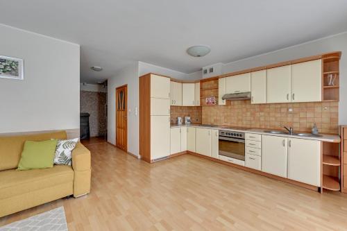 Η κουζίνα ή μικρή κουζίνα στο Apartamenty Haffnera by Grand Apartments