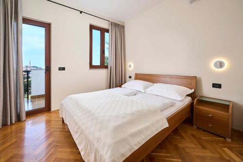 Rooms and Apartments Dobravac