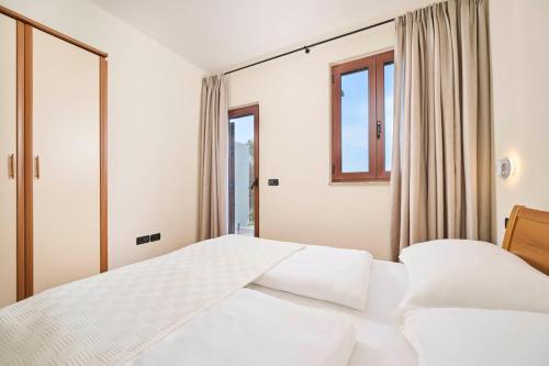 Rooms and Apartments Dobravac