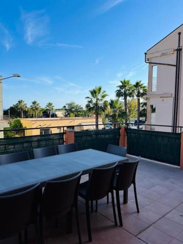 Balkoni atau teres di Alloggio a 150m dal mare con grande terrazza