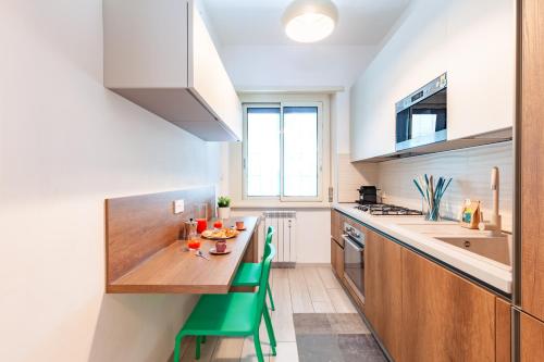 Η κουζίνα ή μικρή κουζίνα στο Hostly- Don Bosco Light Lodge