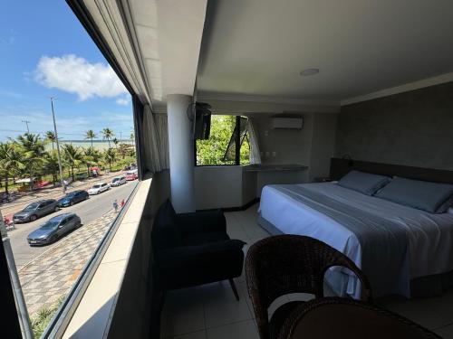 Cama ou camas em um quarto em Atlântico Praia Hotel