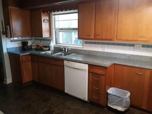 Η κουζίνα ή μικρή κουζίνα στο Shady Nook in Glendover