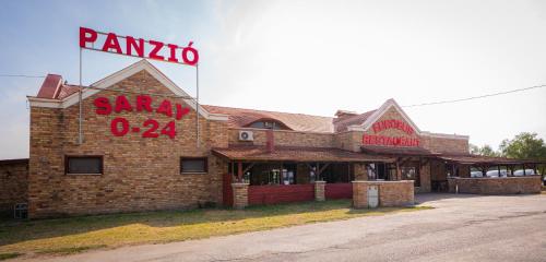 an old brick building with a santa claus sign on it at M5 Autópálya Eurobus Panzió 140,km kisteleki lehajtó in Balástya